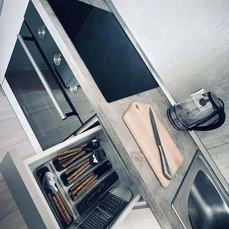 דירה Lovely And Central Apartment - Easy And Efficient Check-In *
