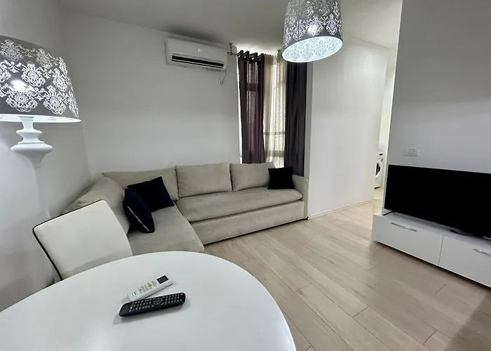 Lovely And Central Apartment - Easy And Efficient Check-In Appartamento Tirana