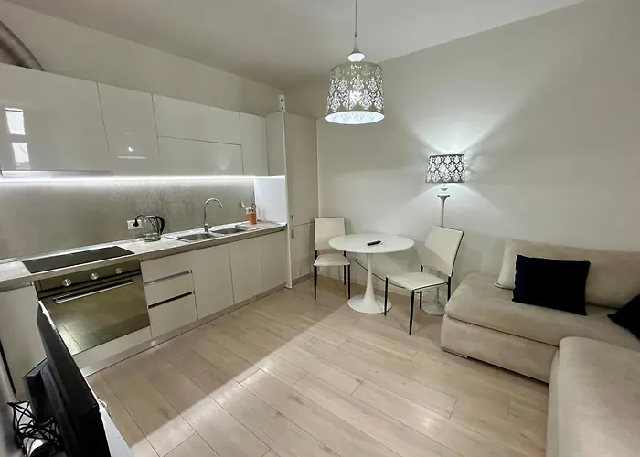 Lovely And Central Apartment - Easy And Efficient Check-In * Tirana