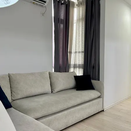 Lovely And Central Apartment - Easy And Efficient Check-In * Tirana