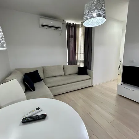 Lovely And - 24h Self Check-in Appartement Tirana