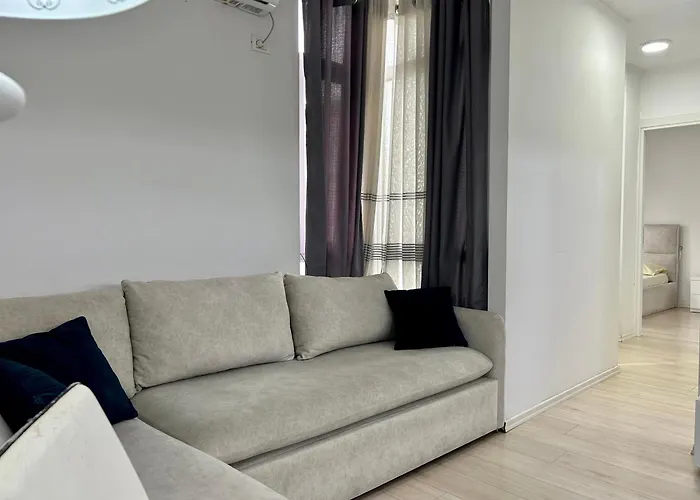 Lovely And Central Apartment - Easy And Efficient Check-In * Tirana