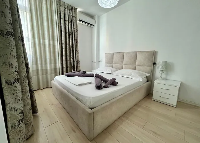 Lovely And - 24h Self Check-in Apartment Tirana